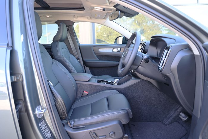 2026 Volvo XC40 Ultra B4 Dark