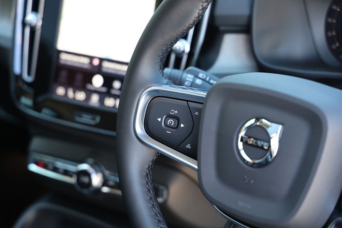 2026 Volvo XC40 Ultra B4 Dark