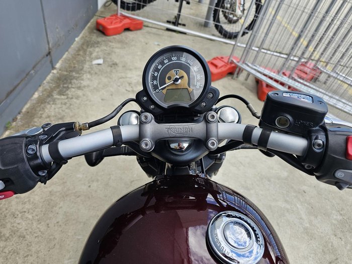 2018 Triumph Bonneville Bobber Bobber Burgundy