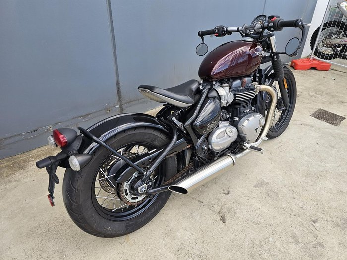 2018 Triumph Bonneville Bobber Bobber Burgundy