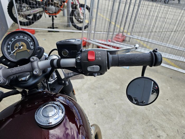 2018 Triumph Bonneville Bobber Bobber Burgundy