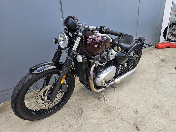 2018 Triumph Bonneville Bobber Bobber Burgundy