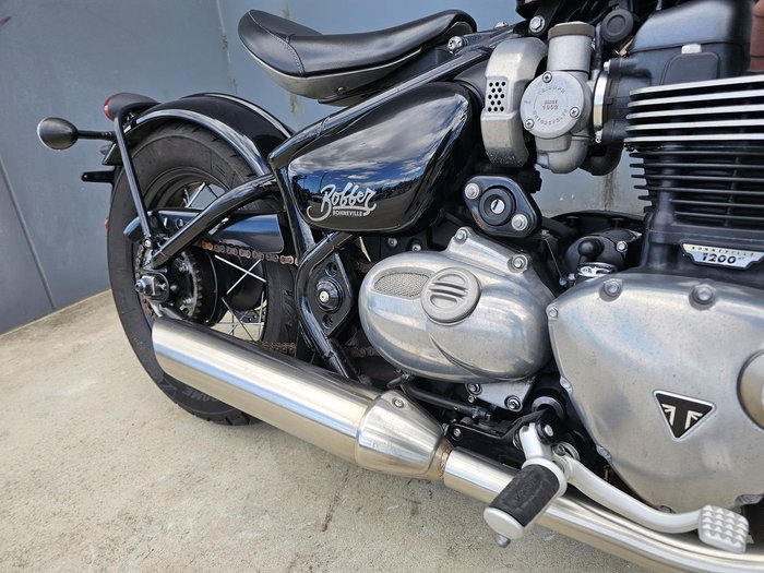2018 Triumph Bonneville Bobber Bobber Burgundy