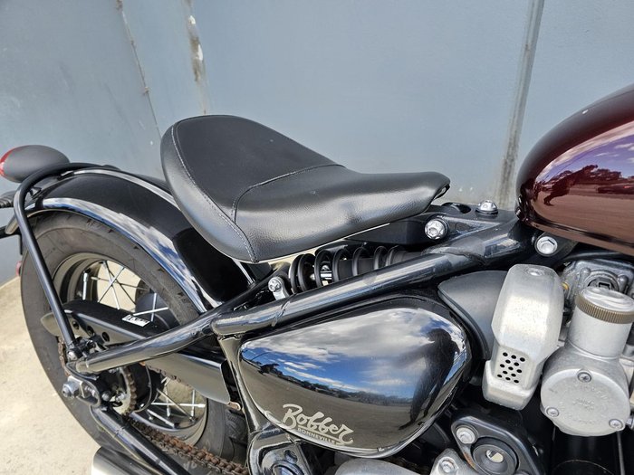 2018 Triumph Bonneville Bobber Bobber Burgundy