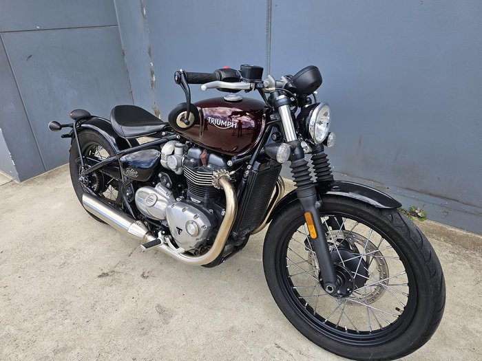 2018 Triumph Bonneville Bobber Bobber Burgundy