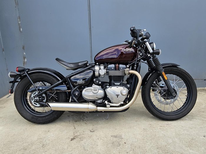 2018 Triumph Bonneville Bobber Bobber Burgundy