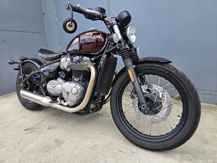 2018 Triumph Bonneville Bobber Bobber Burgundy
