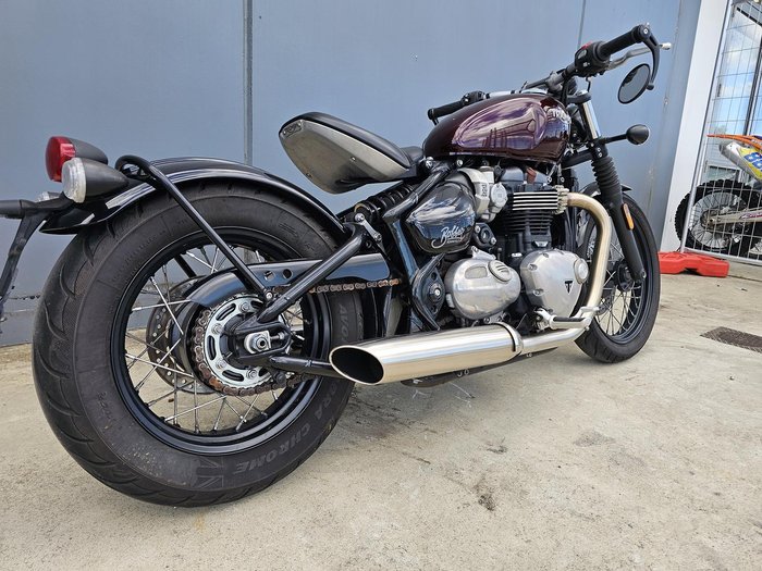 2018 Triumph Bonneville Bobber Bobber Burgundy
