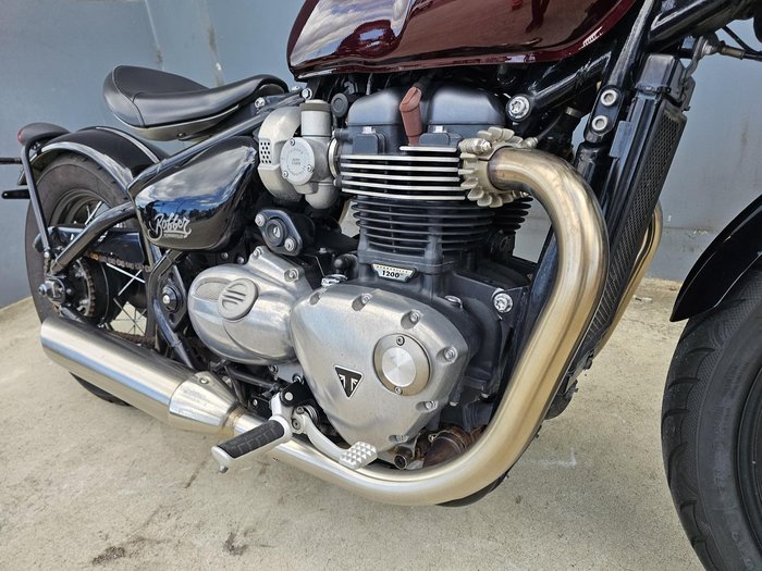 2018 Triumph Bonneville Bobber Bobber Burgundy