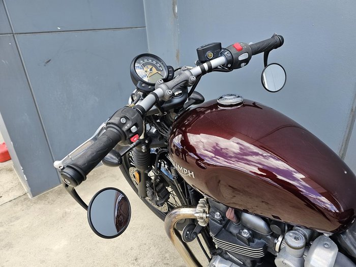 2018 Triumph Bonneville Bobber Bobber Burgundy