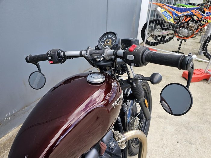 2018 Triumph Bonneville Bobber Bobber Burgundy