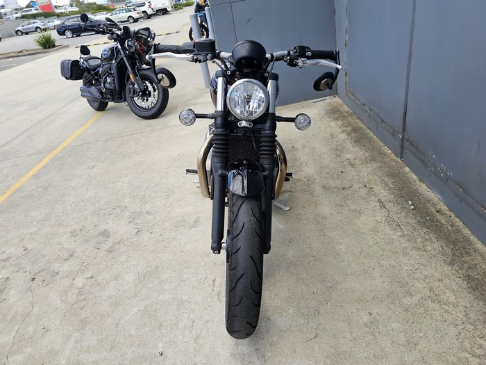 2018 Triumph Bonneville Bobber Bobber Burgundy