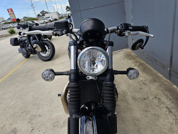 2018 Triumph Bonneville Bobber Bobber Burgundy