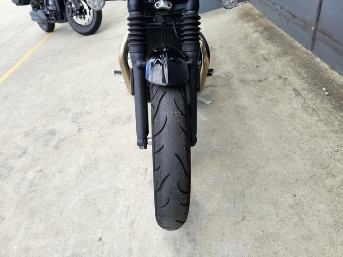 2018 Triumph Bonneville Bobber Bobber Burgundy