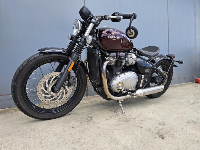 2018 Triumph Bonneville Bobber Bobber Burgundy