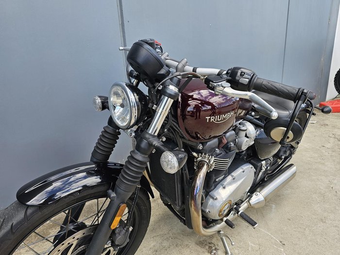 2018 Triumph Bonneville Bobber Bobber Burgundy