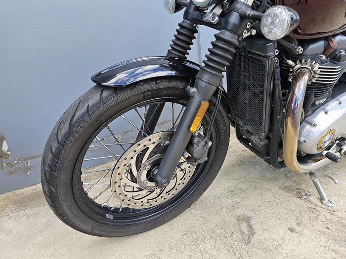 2018 Triumph Bonneville Bobber Bobber Burgundy