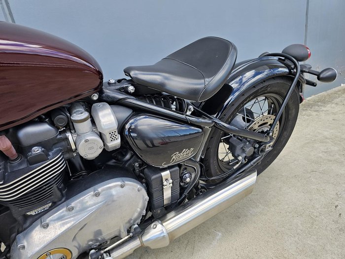 2018 Triumph Bonneville Bobber Bobber Burgundy