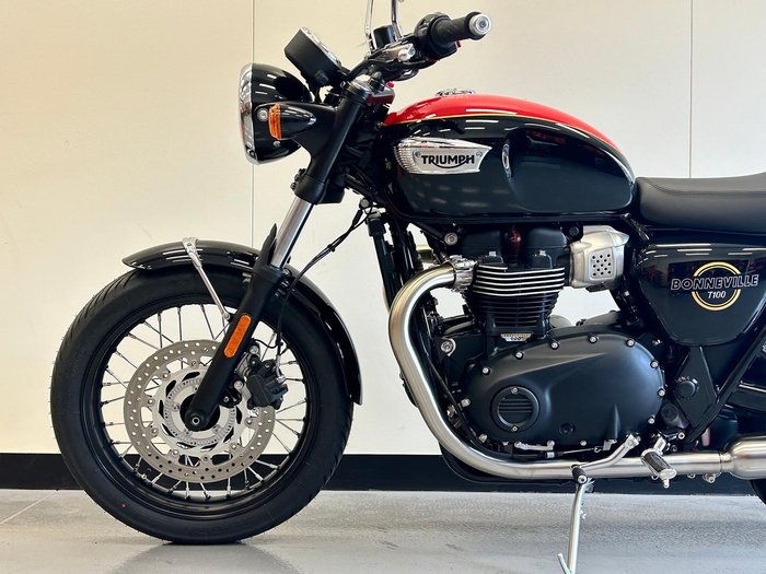 2026 Triumph Bonneville T100 (900cc) Bonneville Black