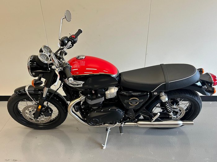 2026 Triumph Bonneville T100 (900cc) Bonneville Black