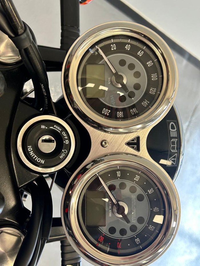 2026 Triumph Bonneville T100 (900cc) Bonneville Black
