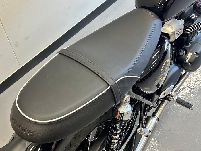2026 Triumph Bonneville T100 (900cc) Bonneville Black