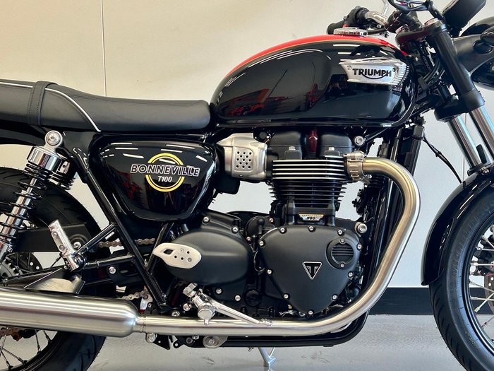 2026 Triumph Bonneville T100 (900cc) Bonneville Black