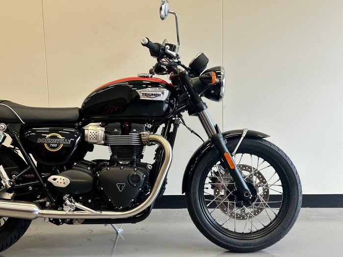 2026 Triumph Bonneville T100 (900cc) Bonneville Black