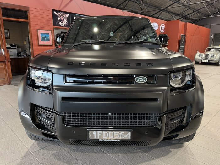 2024 Land Rover Defender 130 P400 X-Dynamic SE