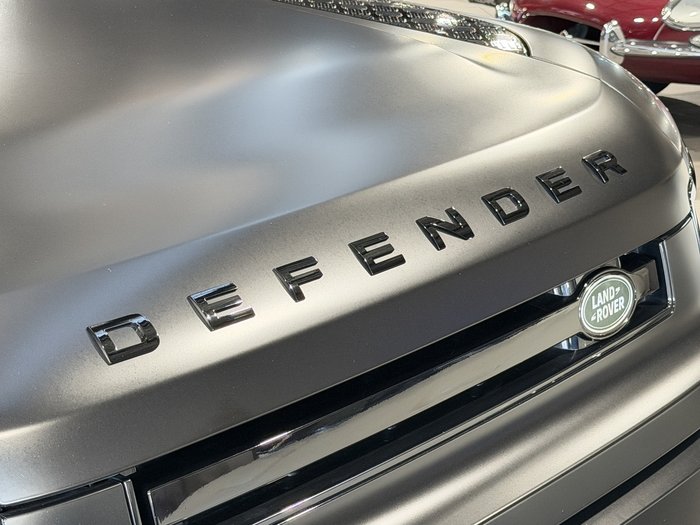 2024 Land Rover Defender 130 P400 X-Dynamic SE