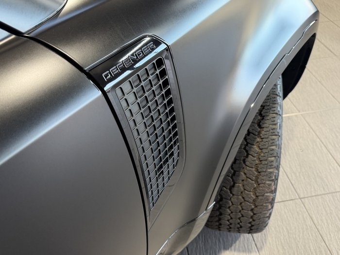 2024 Land Rover Defender 130 P400 X-Dynamic SE