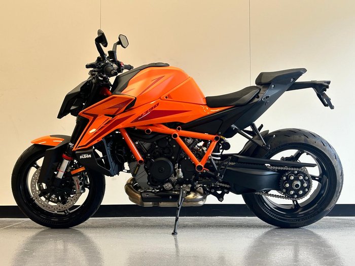2026 KTM 1390 Super Duke R Super Duke Orange