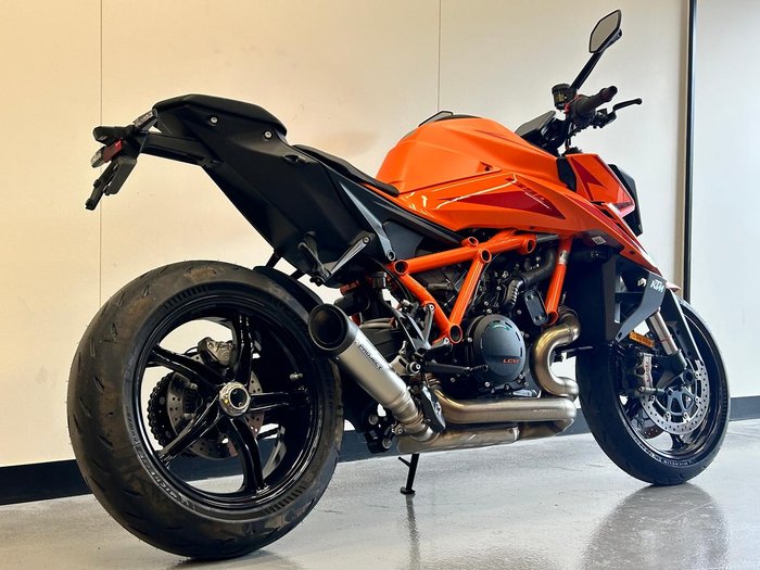 2026 KTM 1390 Super Duke R Super Duke Orange