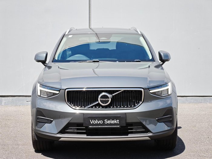 2025 Volvo XC40 Plus B4