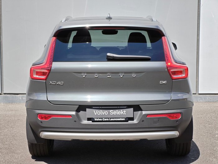 2025 Volvo XC40 Plus B4