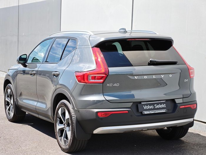 2025 Volvo XC40 Plus B4