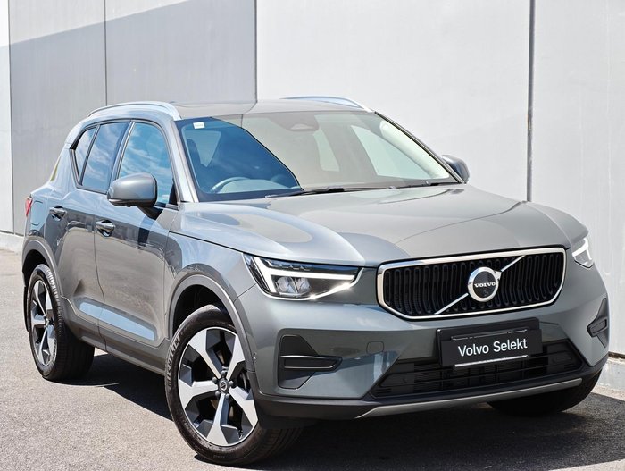 2025 Volvo XC40