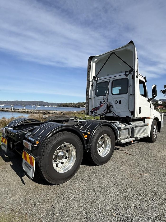 2025 Freightliner Cascadia