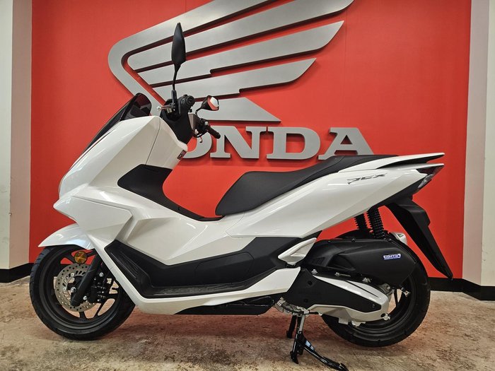 2025 Honda PCX 125 PCX White