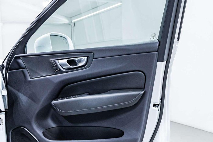 2023 Volvo XC60 Plus B5
