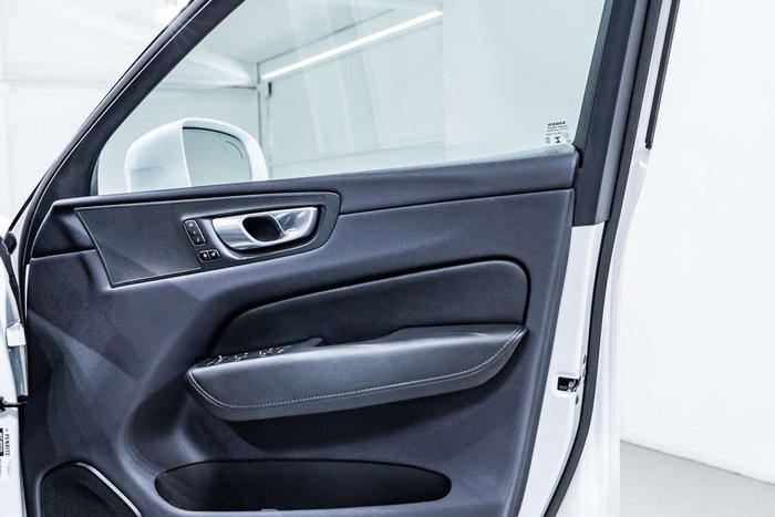 2023 Volvo XC60 Plus B5