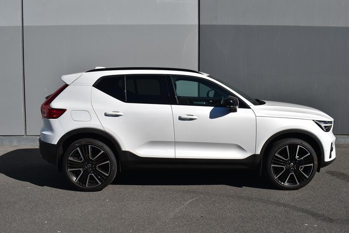 2026 Volvo XC40 Ultra B4 Dark