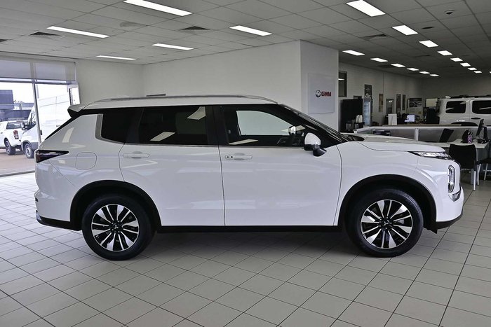 2025 Mitsubishi Outlander LS