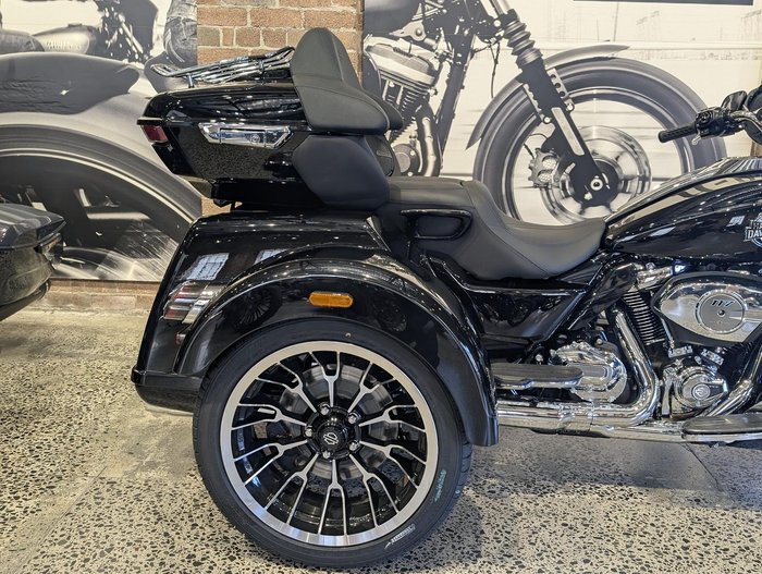 2026 Harley-Davidson Street Glide 3 (FLHLT)