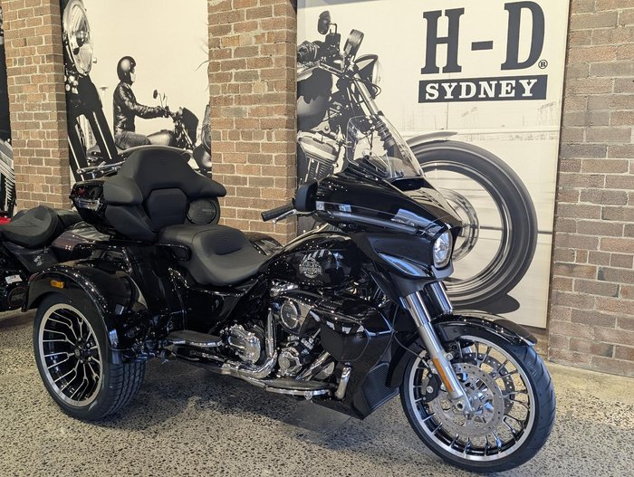 2026 Harley-Davidson Street Glide 3 (FLHLT)