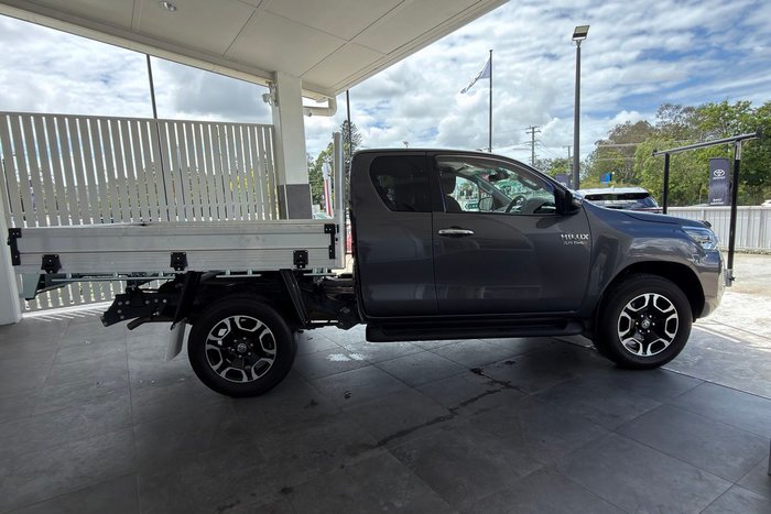2023 Toyota Hilux SR5