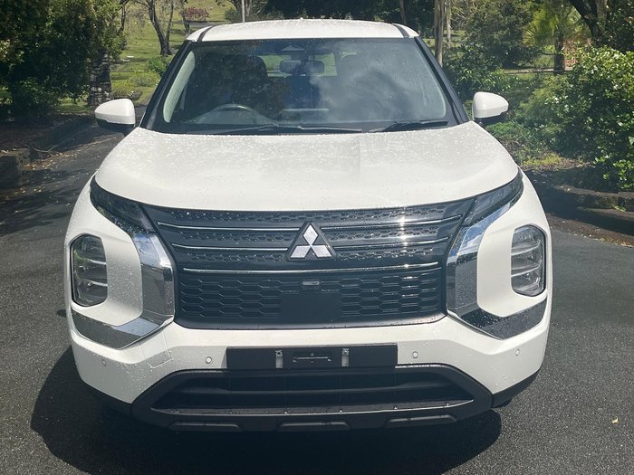 2024 Mitsubishi Outlander ES