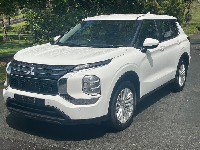 2024 Mitsubishi Outlander ES