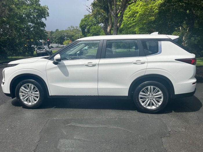 2024 Mitsubishi Outlander ES