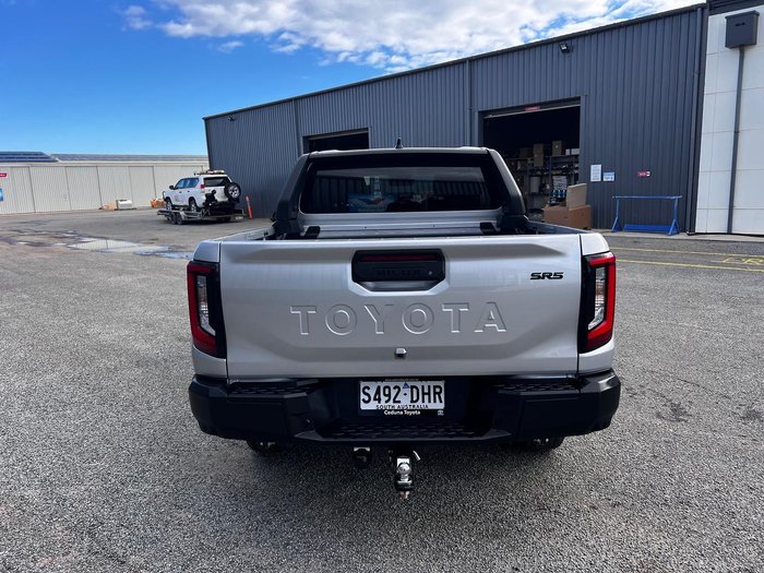 2025 Toyota Hilux SR5 48V